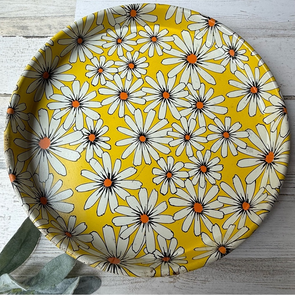 Vintage 1960s Mid Century Modern Large Round Metal Daisy Serving Tray